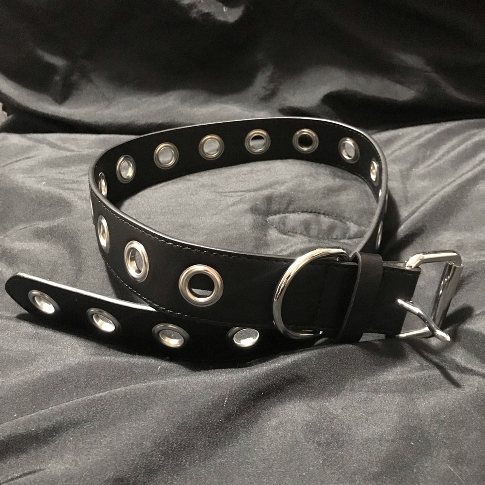 NWOT Grommet Belt